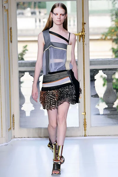 Look 32